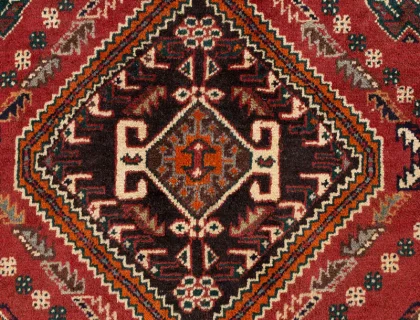 the difference between a Persian rug and a Persian carpet, including size distinctions and weaving techniques like kilim and knotted pile